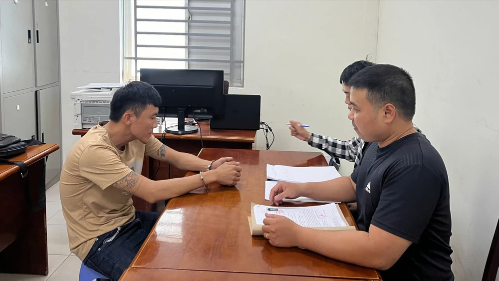 Bắt giữ nam thanh niên truy nã tội giao cấu với thiếu niên 14 tuổi