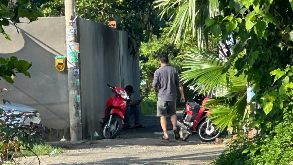 Nghi án đâm chết người rồi vào phòng trọ treo cổ ở huyện Bình Chánh