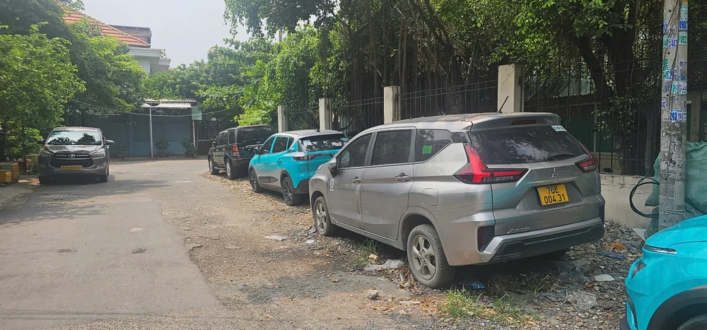 Ô tô biển Tây Ninh đậu cả năm bên đường ở Tân Phú đã được di dời