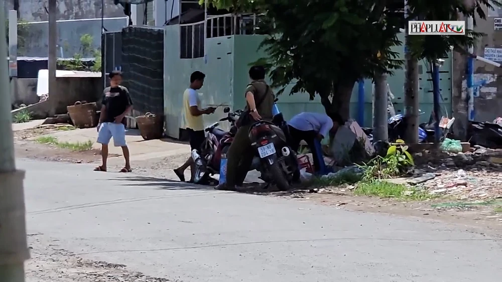 Đang chạy xe, người đàn ông loạng choạng rồi té ngã, tử vong ở Bình Chánh