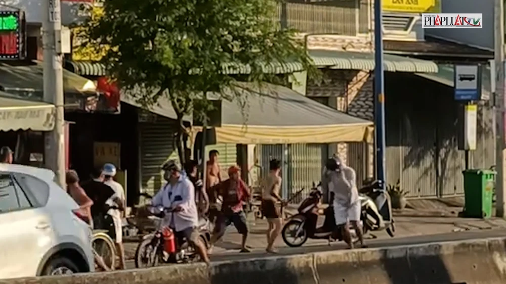 2 nhóm thanh niên đánh nhau gây náo loạn ở đường Đặng Thúc Vịnh