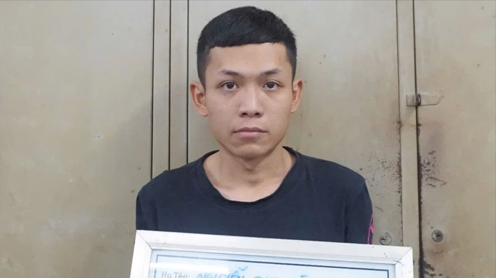 Bắt kẻ cướp giật điện thoại của nữ du khách Mỹ sau 10 giờ truy xét