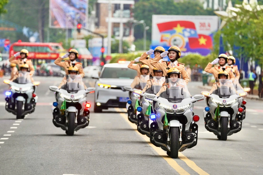 khong-the-roi-mat-truoc-canh-canh-ve-trinh-dien-giai-cuu-nhan-vat-vip (15).jpg