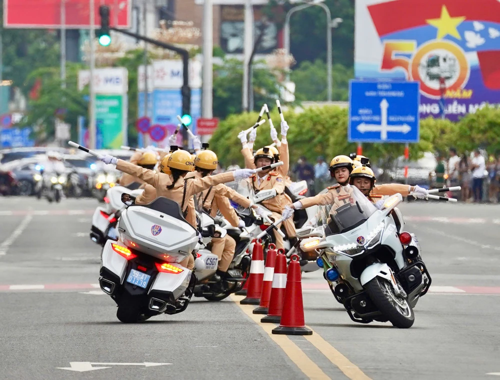 khong-the-roi-mat-truoc-canh-canh-ve-trinh-dien-giai-cuu-nhan-vat-vip (18).jpg