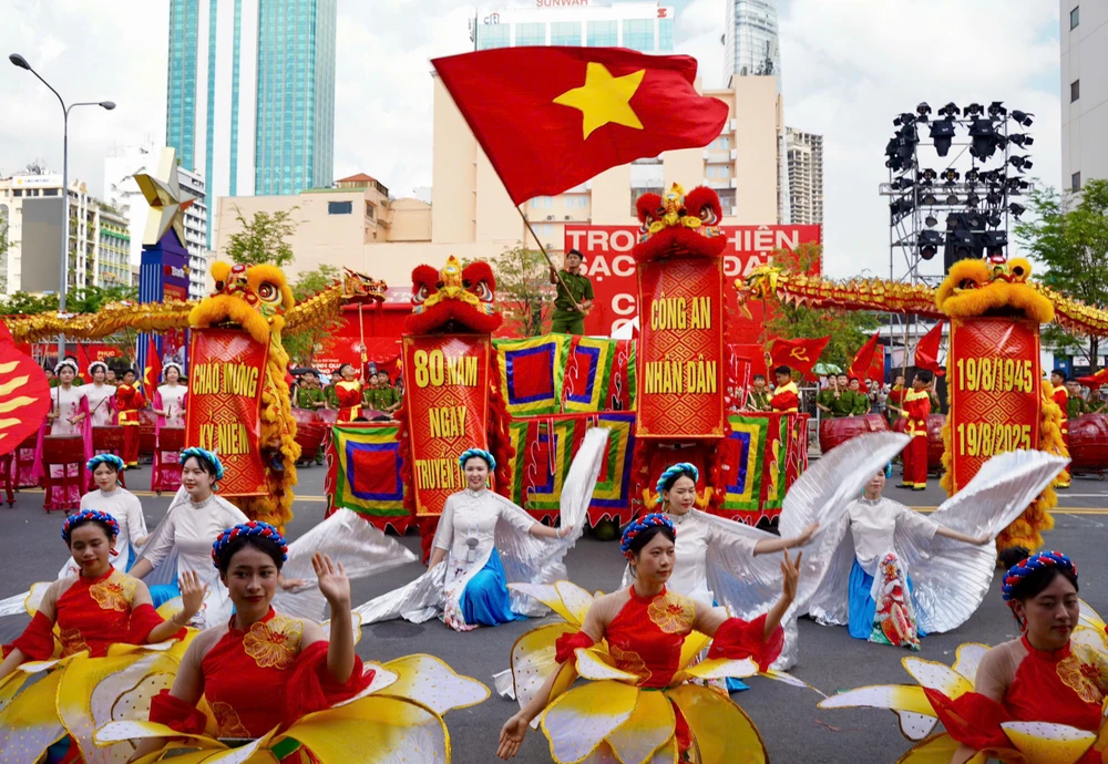 khong-the-roi-mat-truoc-canh-canh-ve-trinh-dien-giai-cuu-nhan-vat-vip (24).jpg