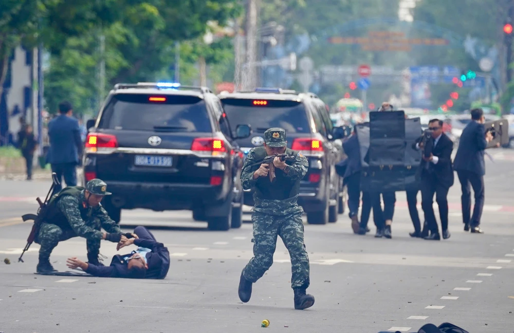 khong-the-roi-mat-truoc-canh-canh-ve-trinh-dien-giai-cuu-nhan-vat-vip (4).jpg