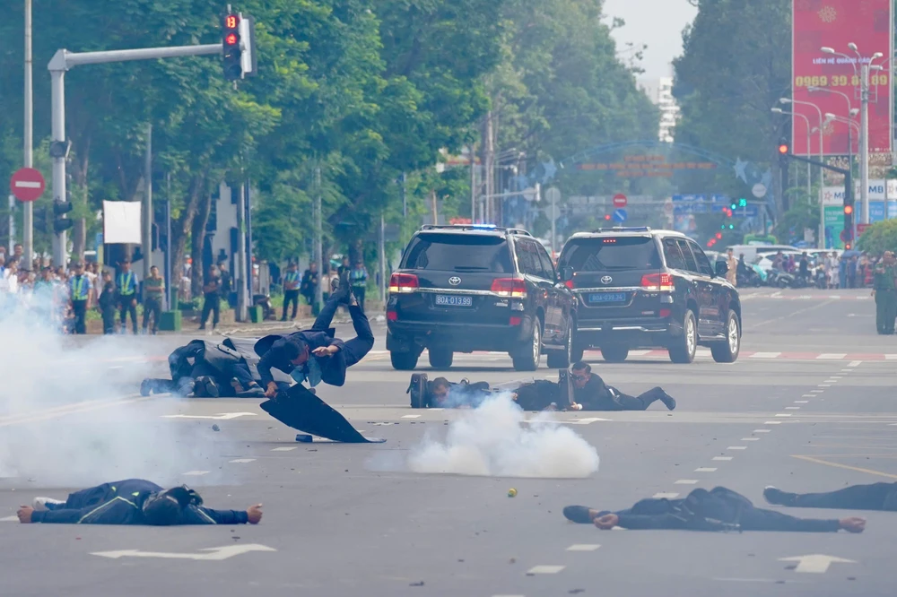 khong-the-roi-mat-truoc-canh-canh-ve-trinh-dien-giai-cuu-nhan-vat-vip (5).jpg