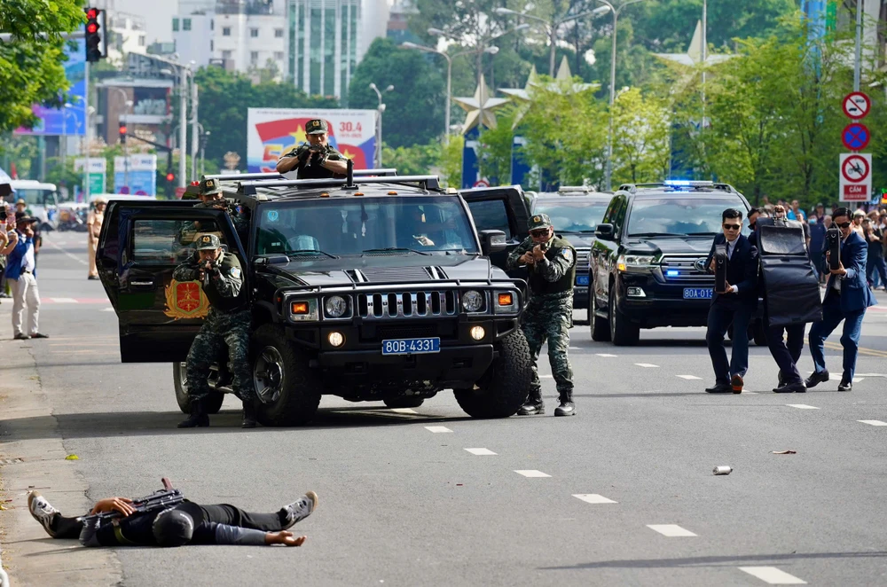 khong-the-roi-mat-truoc-canh-canh-ve-trinh-dien-giai-cuu-nhan-vat-vip (7).jpg