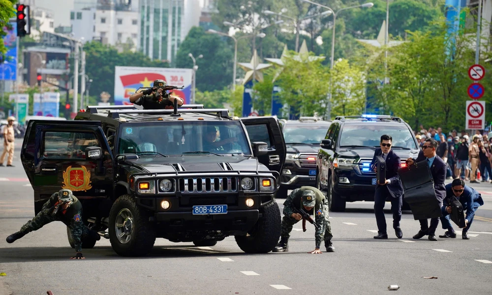 khong-the-roi-mat-truoc-canh-canh-ve-trinh-dien-giai-cuu-nhan-vat-vip (8).jpg