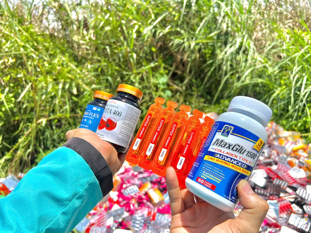 cong-an-xac-minh-hang-ngan-san-pham-thuoc-thuc-pham-chuc-nang-bi-do-bo-o-binh-chanh (2).jpg