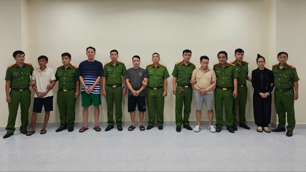 Công an TP.HCM triệt phá đường dây sản xuất dầu nhớt giả