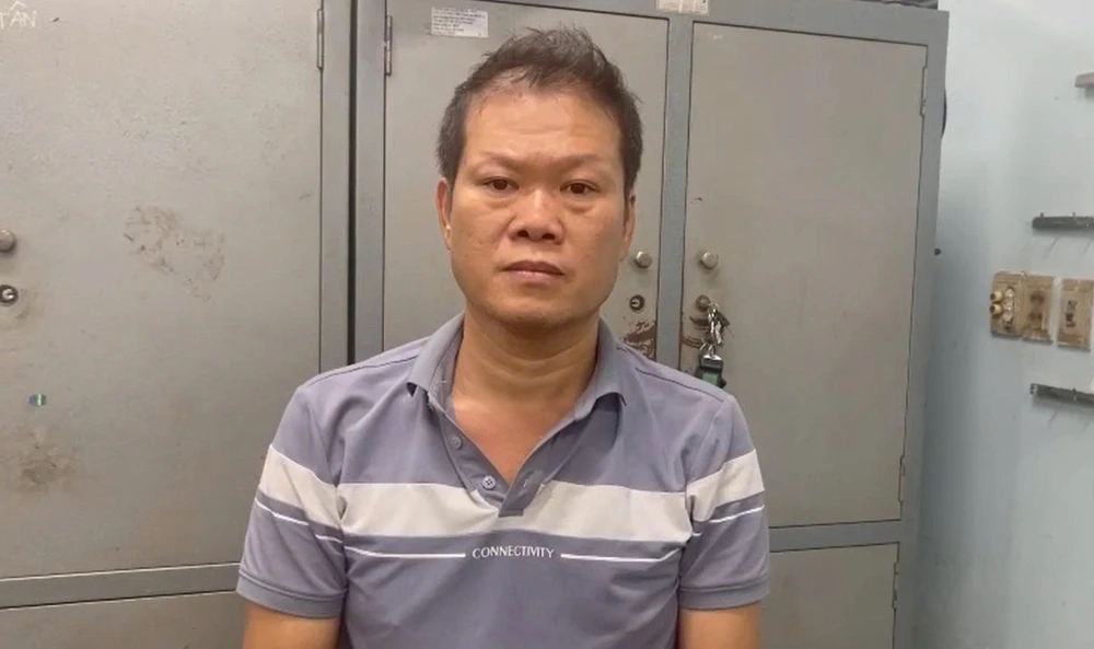 Lời khai của người giật sập cửa nhà hàng xóm vì karaoke ồn ào