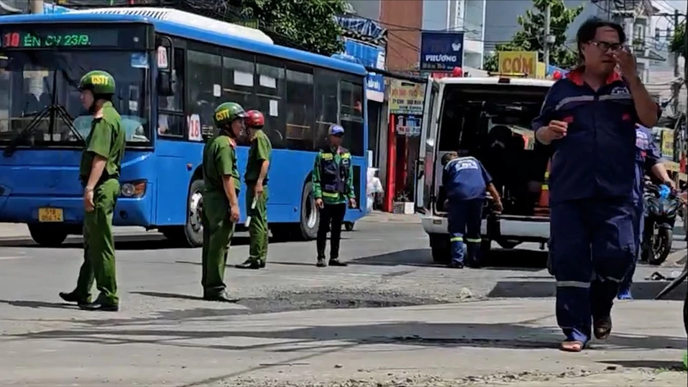 TP.HCM: Xe tải va chạm xe đạp điện tại hẻm cụt, người phụ nữ tử vong tại chỗ