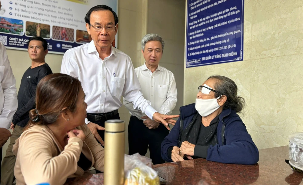 bi-thu-thanh-uy-tp-hcm-vieng-cac-nan-nhan-vu-chay-cu-xa-doc-lap (6).jpg