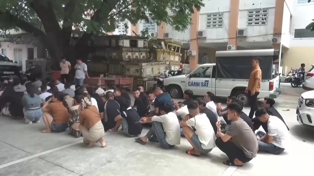 Công an TP.HCM ‘đột kích’ 3 quán bar ở phường Đông Hòa, phường An Phú và phường Vũng Tàu