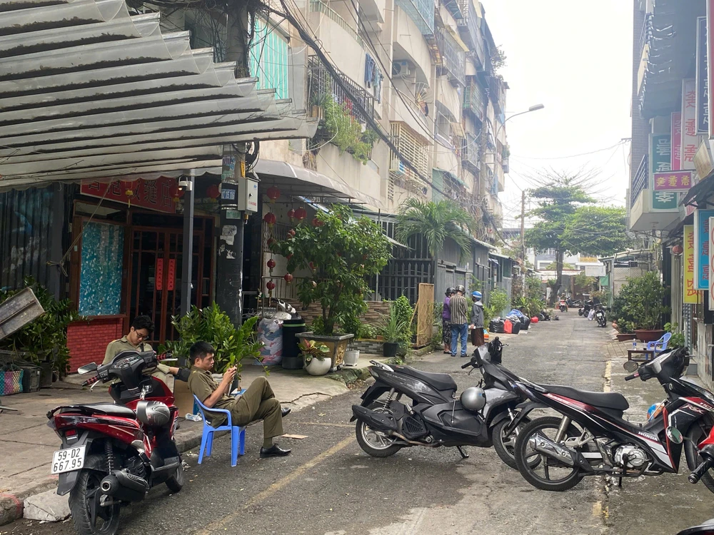 Tháo dỡ “chuồng cọp” cư xá Độc Lập sau vụ cháy khiến 8 người tử vong