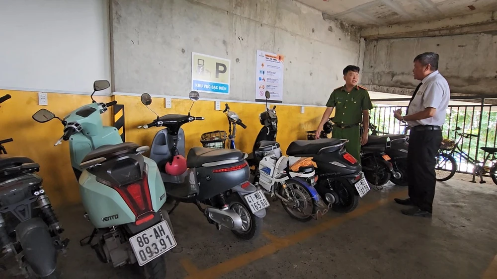 phuong-phu-thuan-ra-quan-kiem-tra-tuyen-truyen-pccc-tai-nha-tro-chung-cu (8).jpg