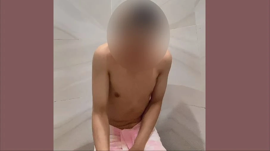 Đổ nước ngọt lên người, vờ bị chích điện để gia đình chuyển tiền cho lừa đảo