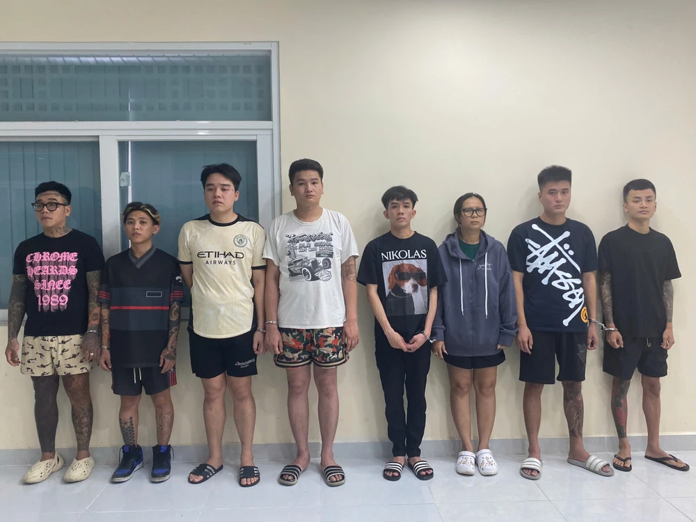 Khởi tố 8 người trong đường dây buôn bán khí cười cực lớn ở TP.HCM