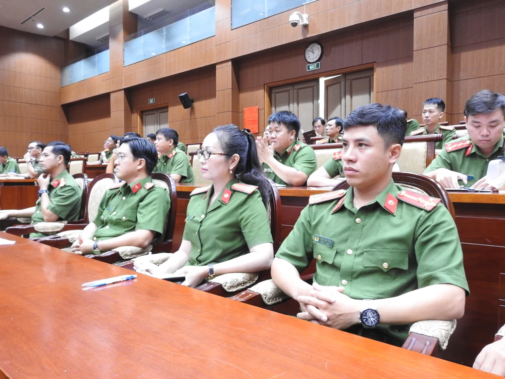 cong-an-tp-hcm-day-manh-chuyen-doi-so-nang-cao-hieu-qua-phuc-vu-nguoi-dan (1).jpg