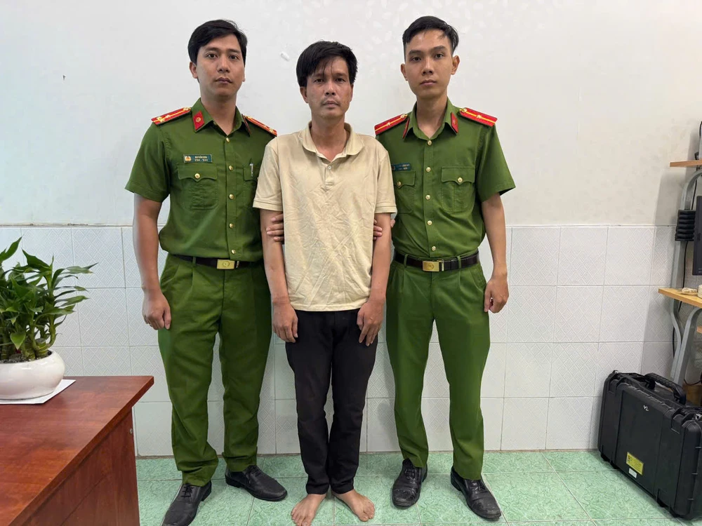 Bắt người đàn ông vờ mua hàng rồi cướp giật tiền của bé gái 10 tuổi