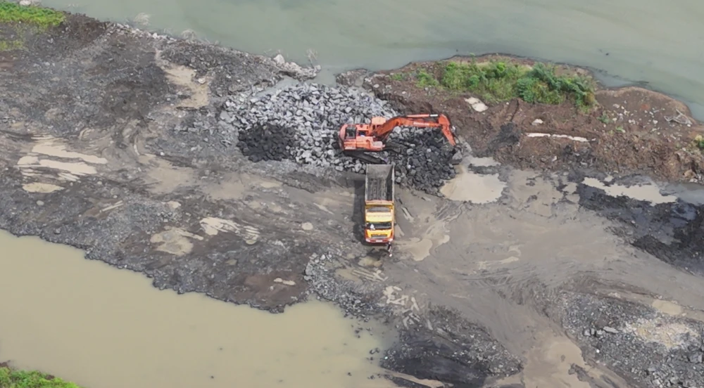 hai-duong-day-khai-thac-da-trai-phep-nup-bong-cai-tao-dat-va-nao-vet-ho-thuy-loi (3).png