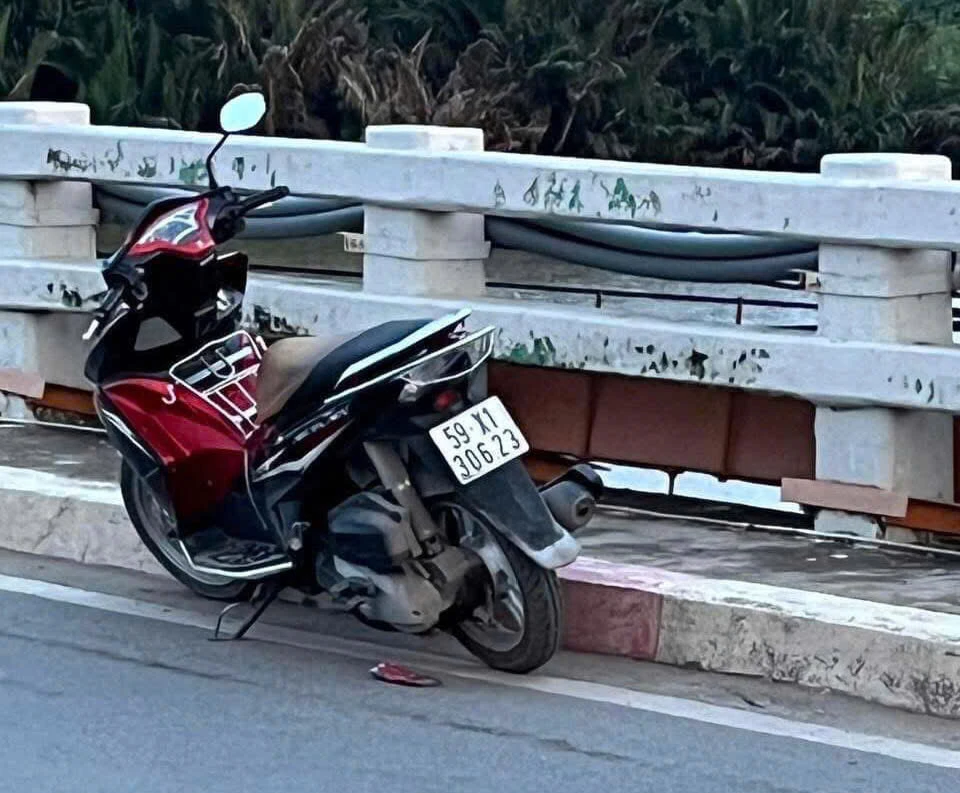 Cảnh sát tìm được thi thể cô gái nghi trầm cảm nhảy xuống sông Tắc