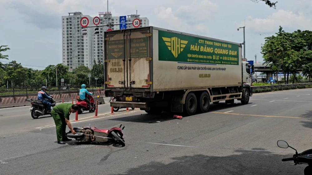 Cô gái 18 tuổi tử vong sau va chạm với xe tải tại giao lộ Lê Đức Anh – Võ Trần Chí