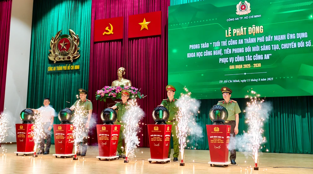 Tuổi trẻ Công an TP.HCM tiên phong ứng dụng công nghệ, đổi mới sáng tạo phục vụ nhân dân