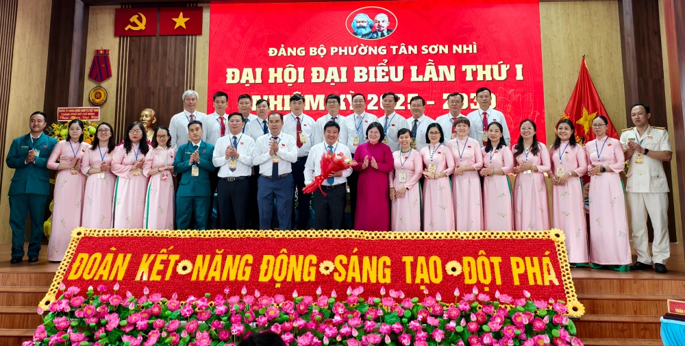 tp-hcm-ong-nguyen-tran-phu-giu-chuc-bi-thu-dang-uy-phuong-tan-son-nhi-4.jpg