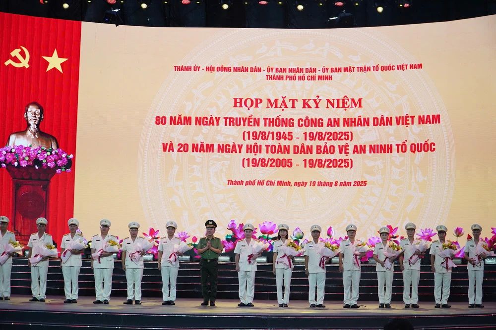 cong-an-tp-hcm-phat-huy-truyen-thong-ve-vang-vung-buoc-trong-ky-nguyen-moi-55.jpg
