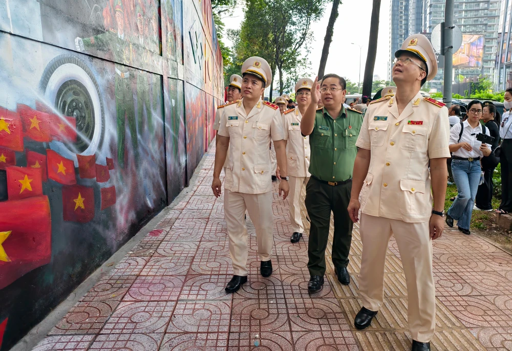 trung-tuong-mai-hoang-giam-doc-cong-an-tp.hcm (11).jpg