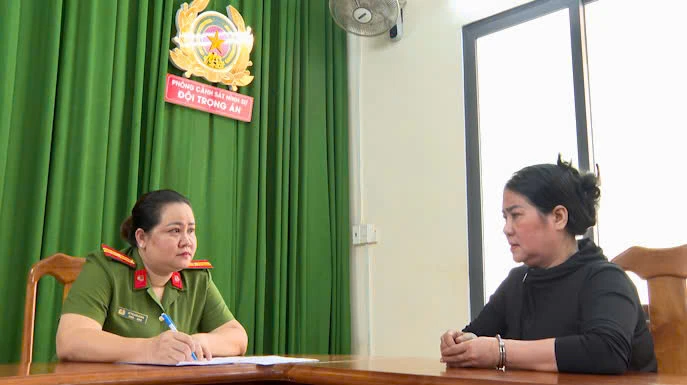 cong-an-tp-hcm-bat-ma-hanh-cung-con-trai-trong-duong-day-cho-vay-lai-nang (2).jpg