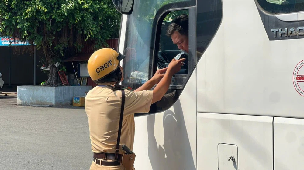 csgt-cong-an-tp-hcm-tang-cuong-dam-bao-an-toan-giao-thong-dip-le-quoc-khanh-2-9 (2).jpg