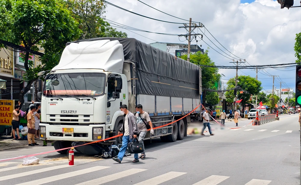 TP.HCM: Đi nhập học đại học, 2 mẹ con nữ sinh tử vong vì va chạm xe tải
