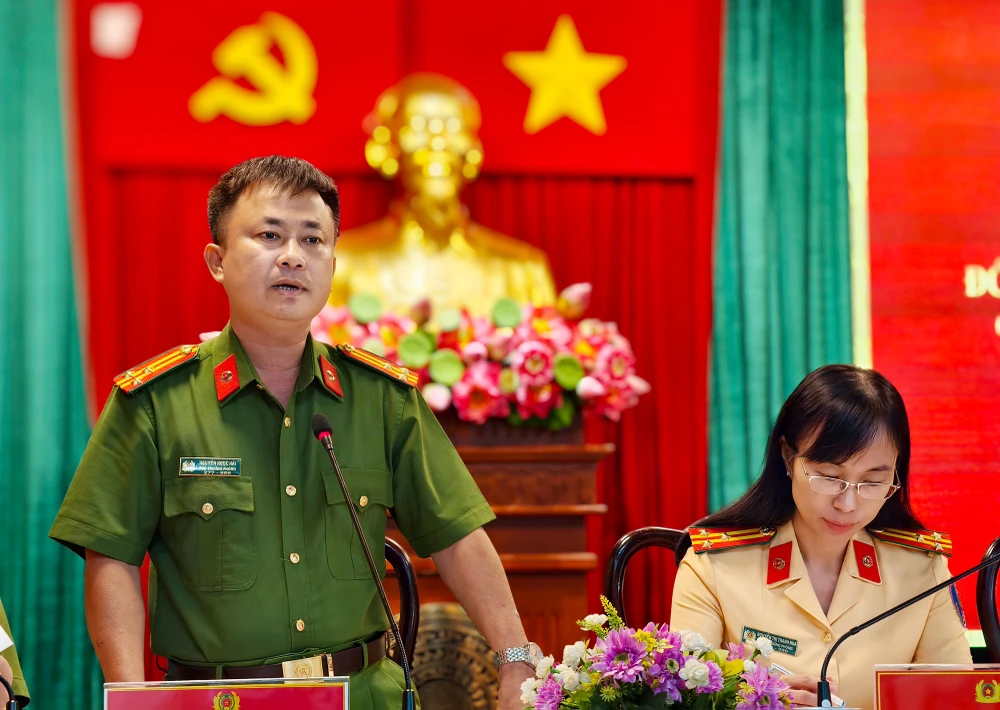 cong-an-tp-hcm-mua-ban-xe-khong-sang-ten-rui-ro-khong-chi-la-tien-phat-5.jpg
