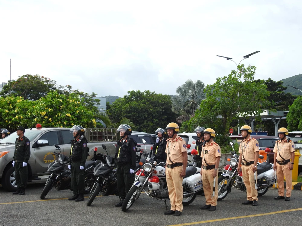 cong-an-tp-hcm-trien-khai-luc-luong-bao-dam-an-ninh-cang-hang-khong-con-dao (6).jpg