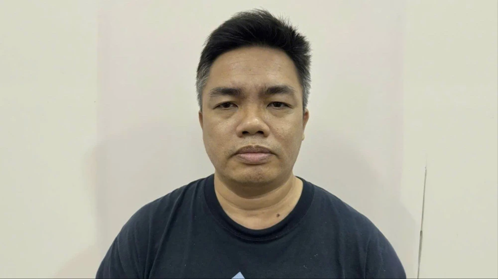 'Nổ' quen biết ngân hàng, có thể rút tiền mặt từ thẻ tín dụng rồi lừa tiền tỉ