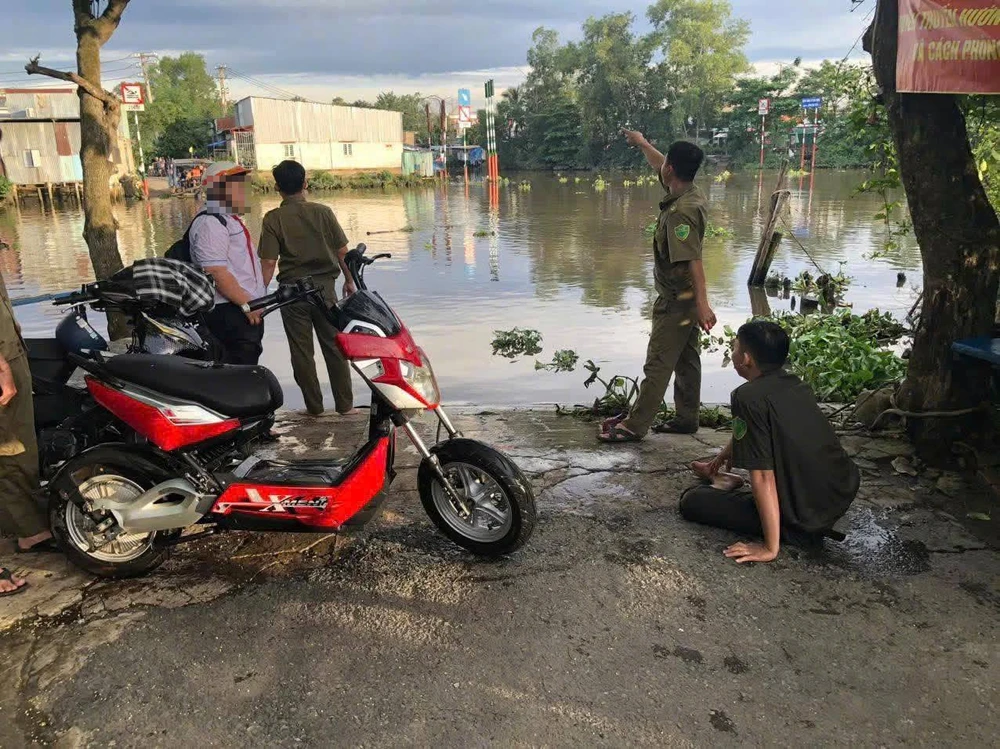 nam-sinh-lop-8-roi-xuong-song-xang-ngang-duoc-an-ninh-co-so-cuu-song (1).jpg