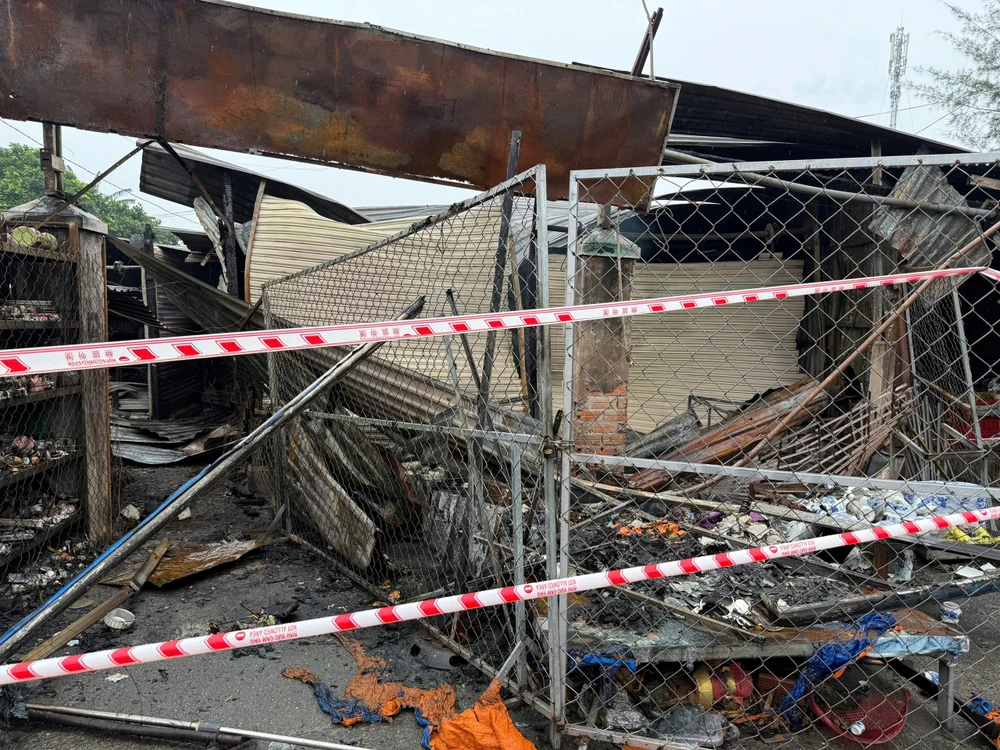 Cháy chợ Xuân Thới Sơn, nhiều ki-ốt bị thiêu rụi