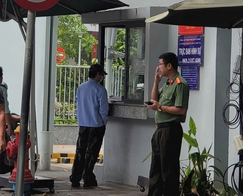 Ca sĩ Khánh Phương làm việc với Công an TP.HCM liên quan MV 'Anh em trước sau như một'