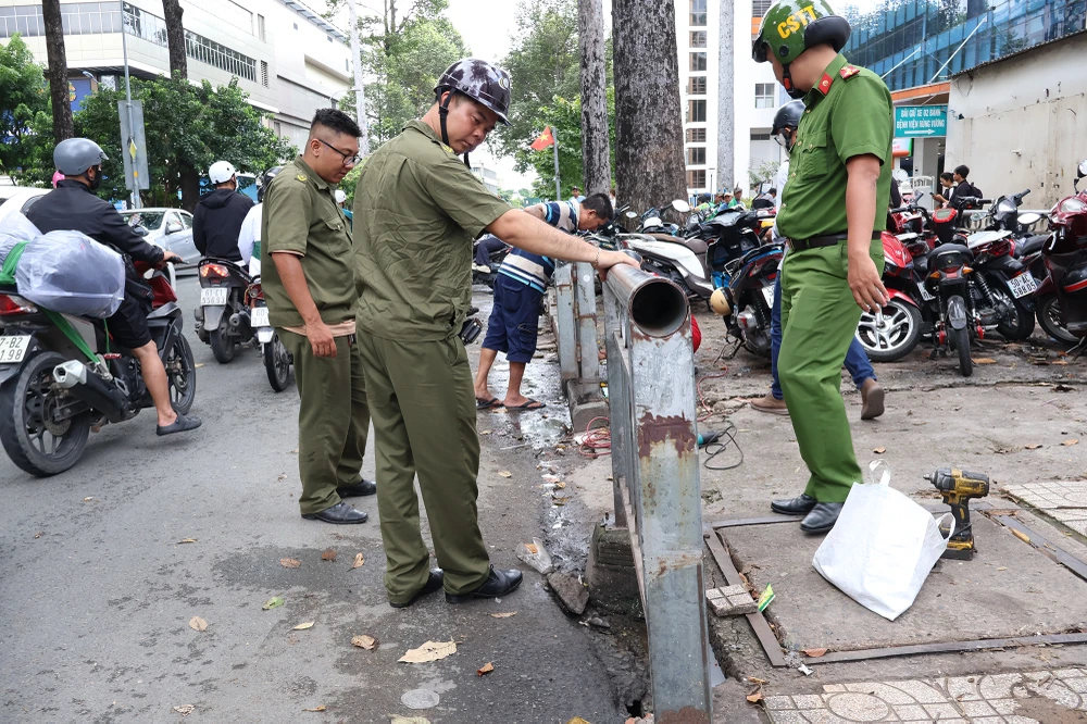Công an kiểm tra hàng loạt bãi giữ xe không phép trước cổng bệnh viện