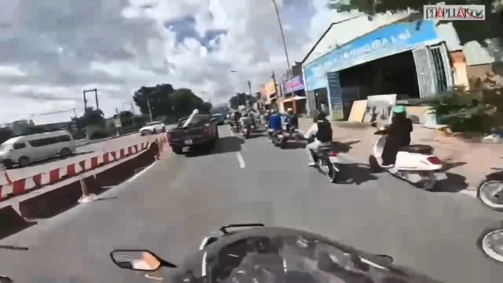 CSGT kịp thời dẫn đường xe chở sản phụ đến bệnh viện Từ Dũ an toàn