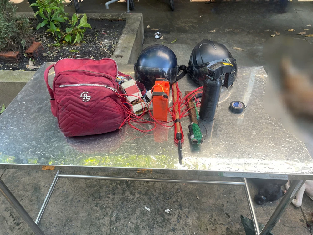 2-nguoi-trom-cho-1-nguoi-mua-cho-bi-cong-an-tp-hcm-bat-khan-cap (3).jpg