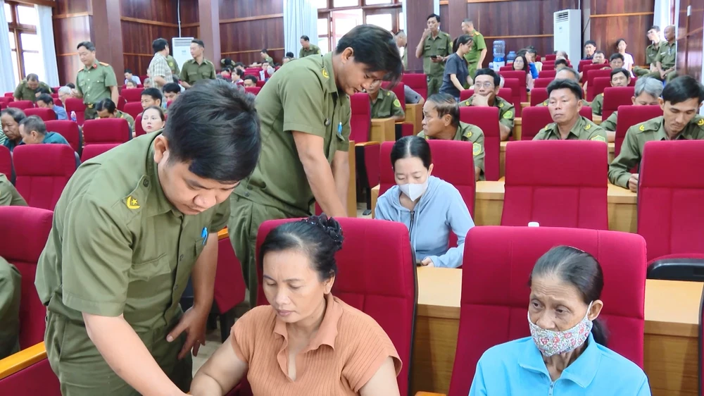 ung-dung-sos-an-ninh-trat-tu-nguoi-dan-bao-tin-cong-an-lap-tuc-xu-ly (2).jpg