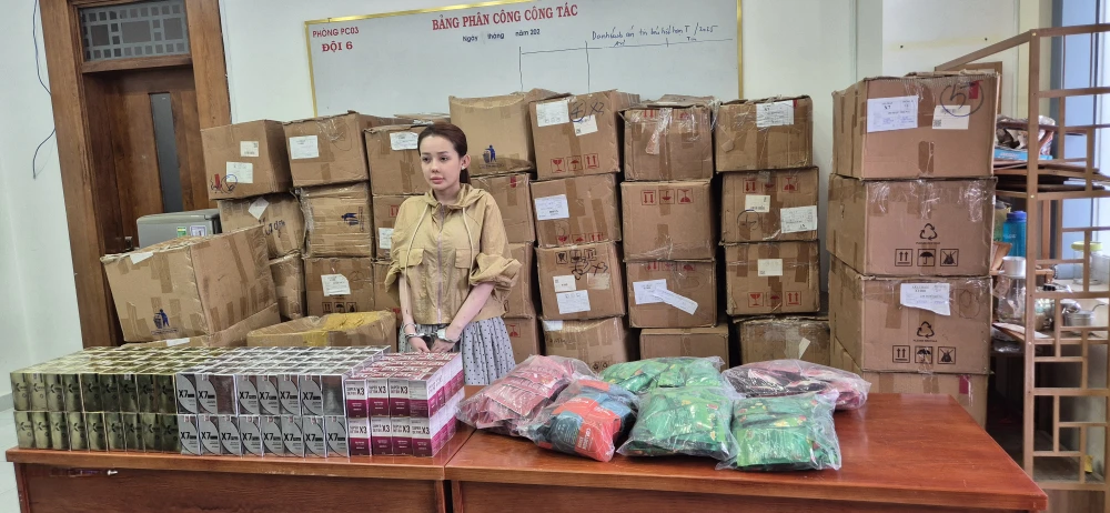 ngan-98-bi-cong-an-tp-hcm-bat-giam-ve-hanh-vi-san-xuat-buon-ban-hang-gia-la-thuc-pham (1).jpg