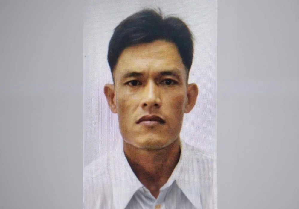 Truy nã người đàn ông kẹp cổ, đâm bạn nhậu trọng thương