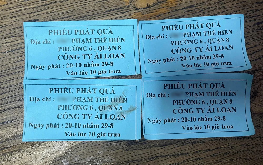 Đưa tiền 'bồi dưỡng' để nhận phiếu phát quà từ thiện ngày 20-10 ở TP.HCM, nhiều người bị lừa