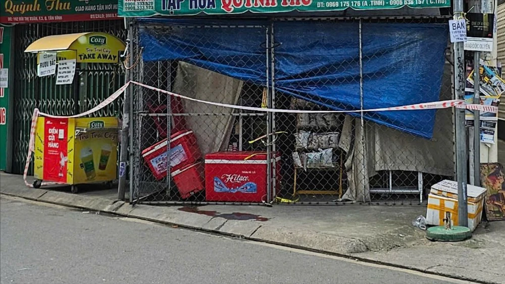 Người đàn ông tử vong trong tiệm tạp hóa ở phường Tân Sơn Hòa