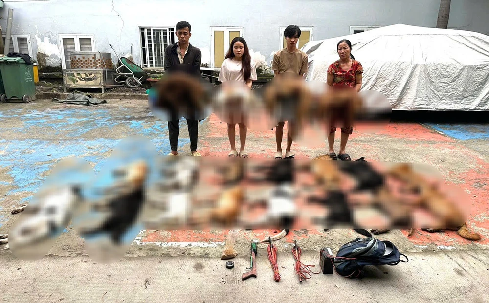 canh-sat-hinh-su-bat-nhom-trom-tieu-thu-nua-ta-cho-o-phuong-trung-my-tay (1).jpg